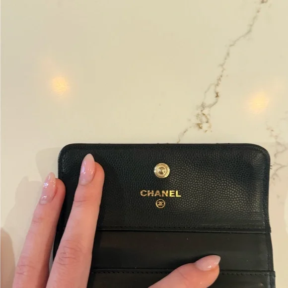 CHANEL Black Quilted Caviar CC Compact Wallet - Picture 5 of 6